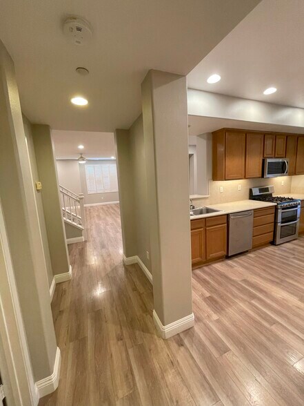Building Photo - 414 Timberwood
