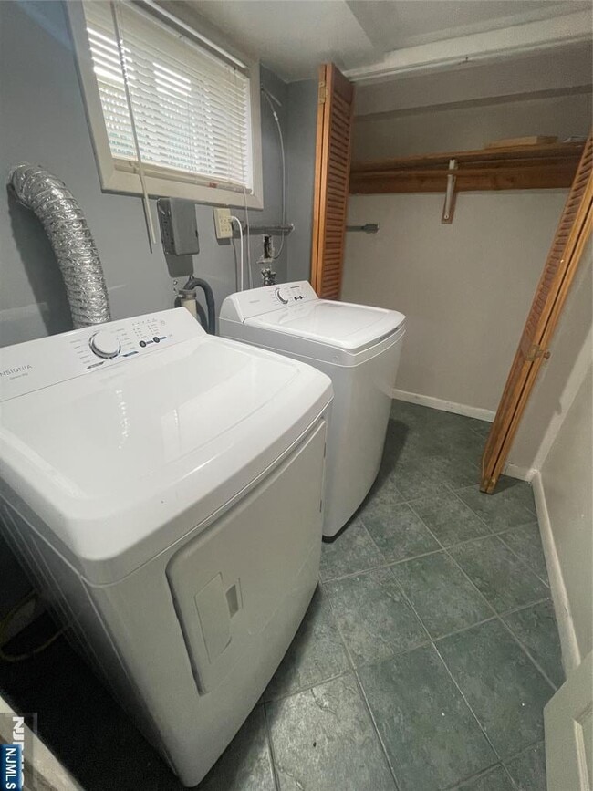 Building Photo - 171 Charles St