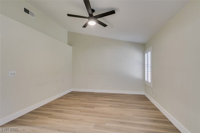 Building Photo - 9530 S Soloshine St