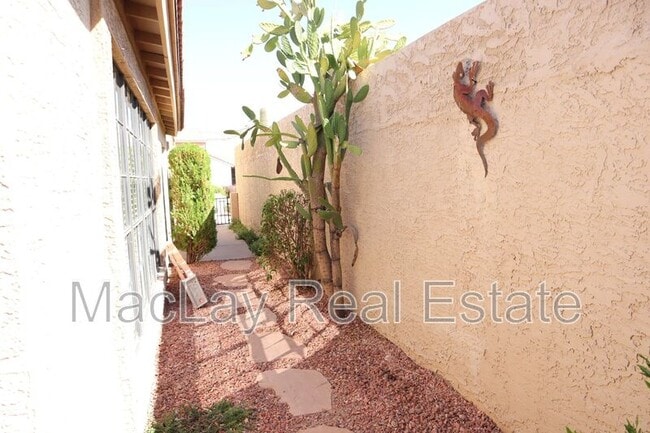 Building Photo - 4287 E Cassia Way