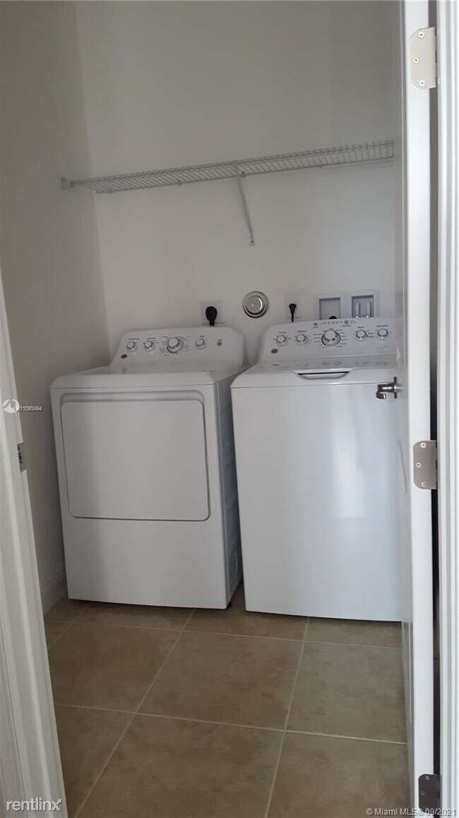 Building Photo - 3 br, 2.5 bath Townhome - 12453 NW 17th Mnr