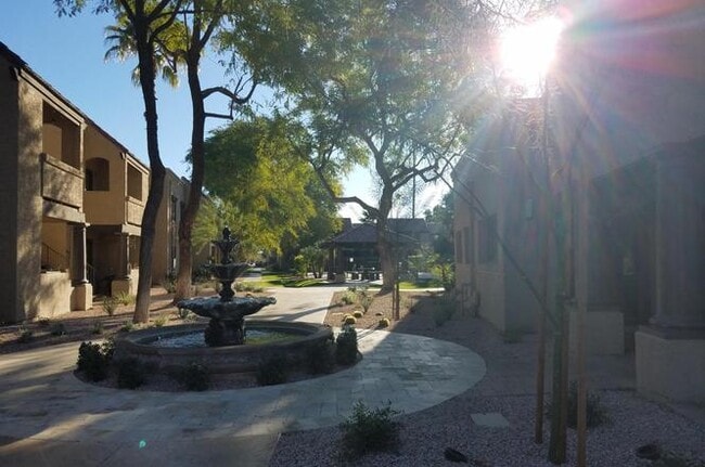 Building Photo - Bella Vita Condo-2 bed, 2 bath in Scottsdale