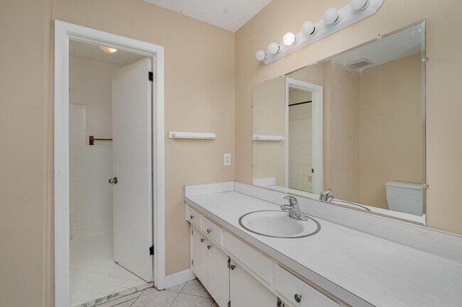 Building Photo - 5510 Country Dr