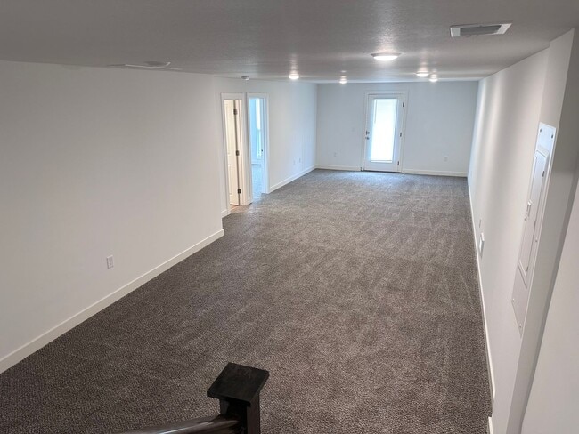 Building Photo - 4 Bed | 3 Bath | 1 Car Garage Duplex in Kansas City