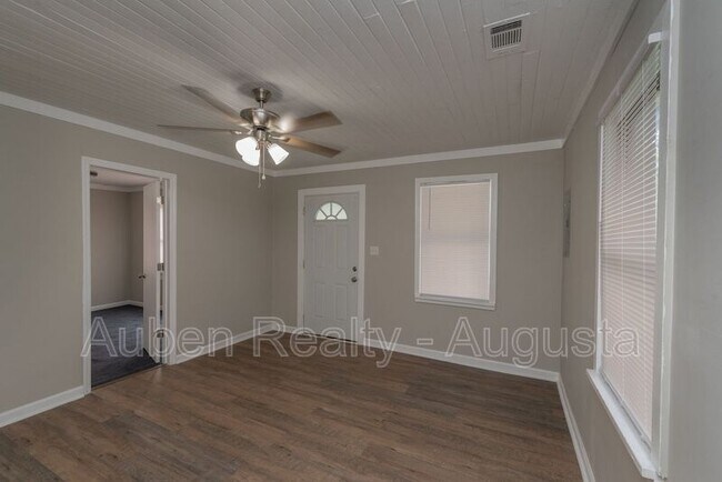 Building Photo - 1973 Battle Row