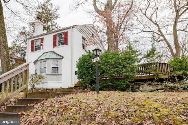 Building Photo - 4914 Crescent St