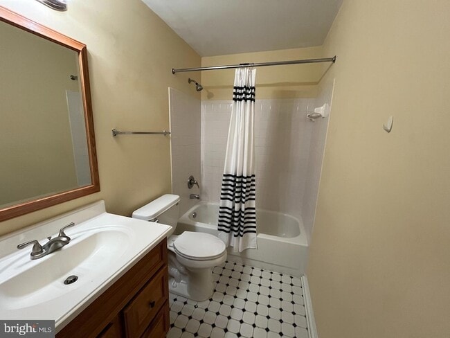 Building Photo - 16 Taber Ct