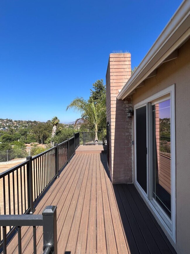 Building Photo - Move in Special!! $750 off 1st Month's Rent!!