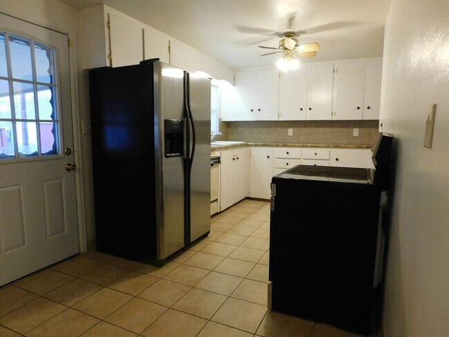 Building Photo - Spacious Ranch in Orchard Mesa