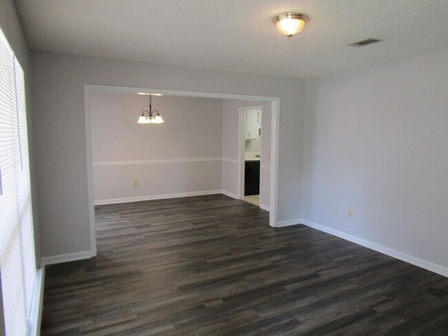 Building Photo - 110 Tempest Ln
