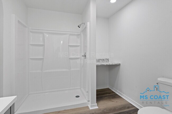 Building Photo - 340 Hiller Dr