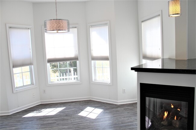 Building Photo - 205 Queenswood Blvd