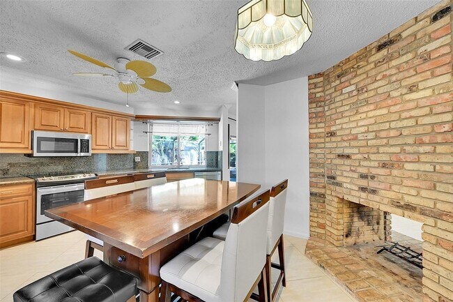 Building Photo - 1361 SW 26th Ave