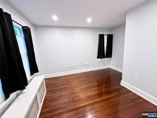 Building Photo - 1-3 Farview Terrace