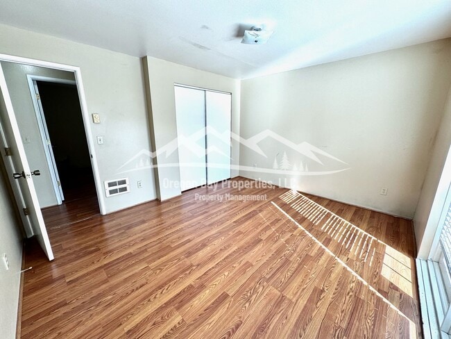 Building Photo - Dog Friendly Bandon Home: 3 bdrm / 1 ba
