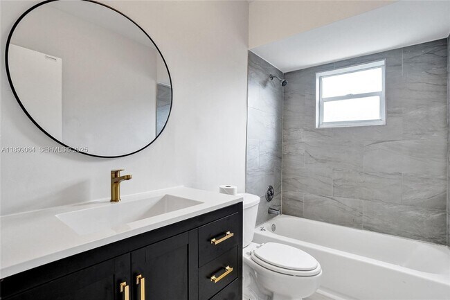 Building Photo - 6860 SW 18th Ct