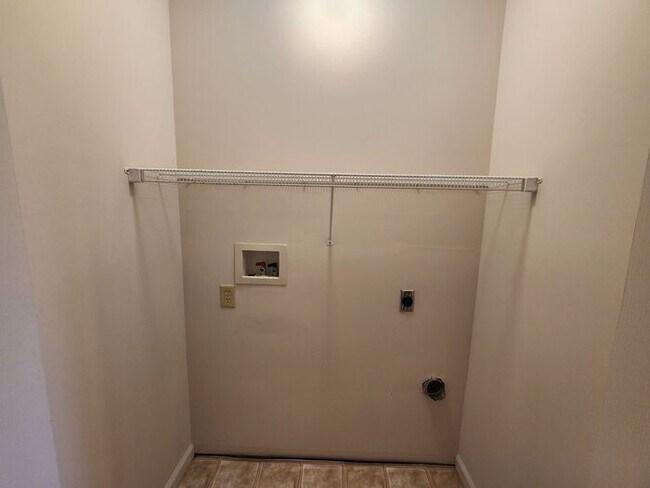 Building Photo - Scary Good Deal