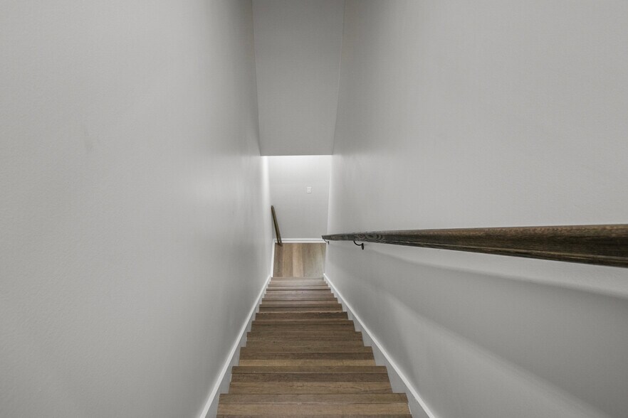 Building Photo - 789 Main St