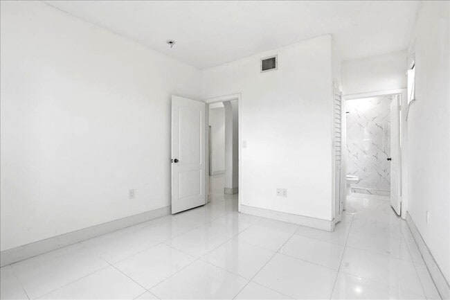 Building Photo - 3802 SW 165th Terrace