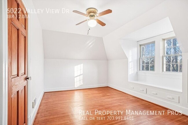 Building Photo - 6022 Valley View Dr