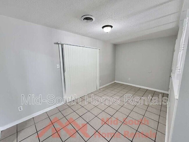 Building Photo - 4147 Hallview Dr