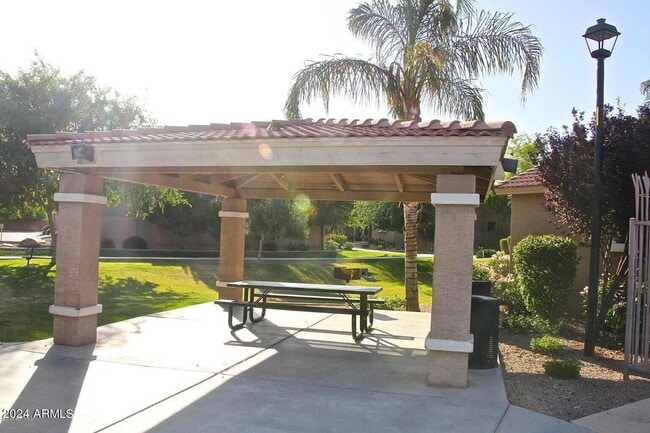 Building Photo - 1918 E Harrison St