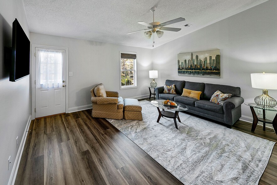 Building Photo - 3721 Willow Falls Way