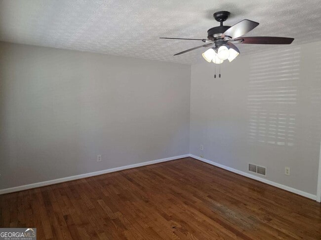 Building Photo - 1695 Underwood Dr SE