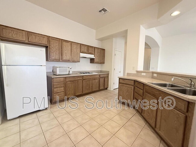 Building Photo - 2657 Edgewater Dr