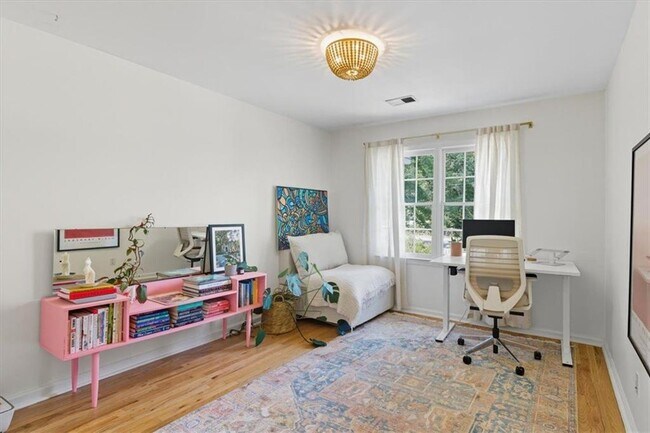 Building Photo - 2238 Ridgedale Rd NE