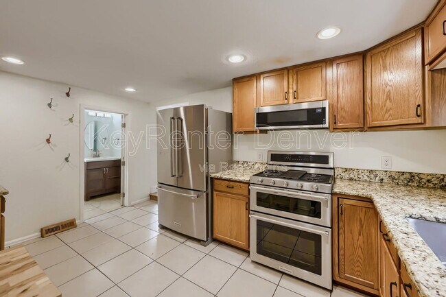 Building Photo - 4870 Beach Ct