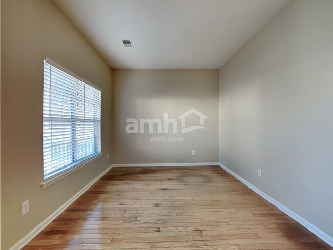 Building Photo - 110 Pristine Ct