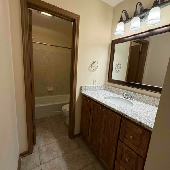 Building Photo - 3011 Cavalier Dr