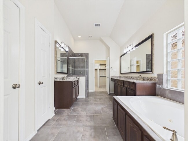 Building Photo - 10606 Shadow Elm Ct