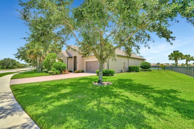 Building Photo - 3600 Siena Cir