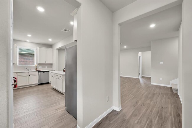 Building Photo - 3346 Torrey Pines Dr
