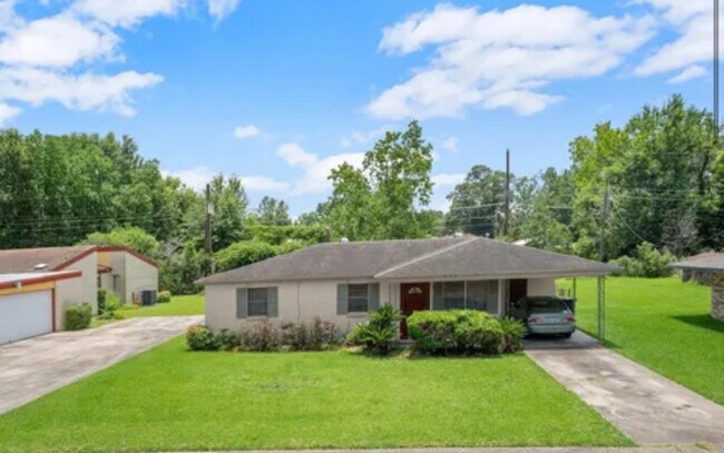 Building Photo - 1220 Silverwood Dr
