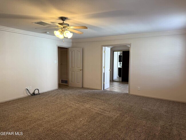 Building Photo - 317 Zenith Dr