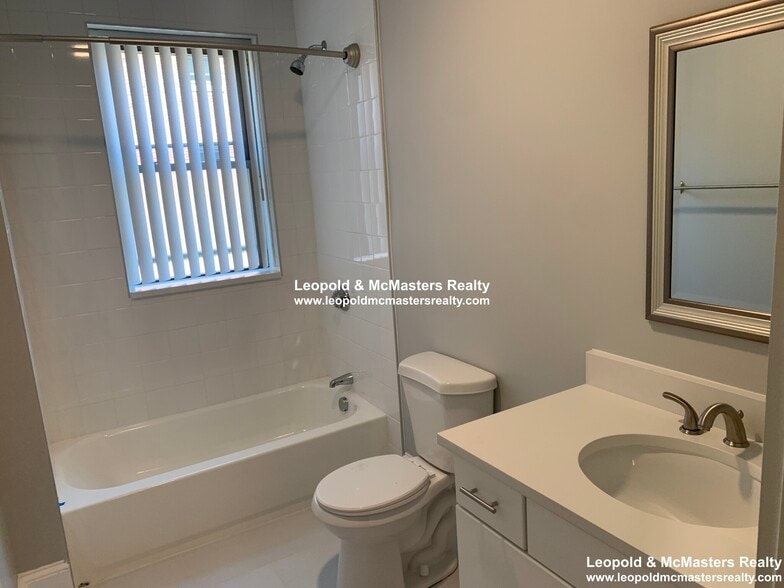 Building Photo - 130 Longwood Ave