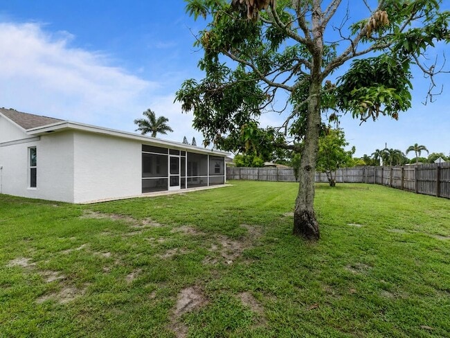 Building Photo - 1313 Pinetta Cir