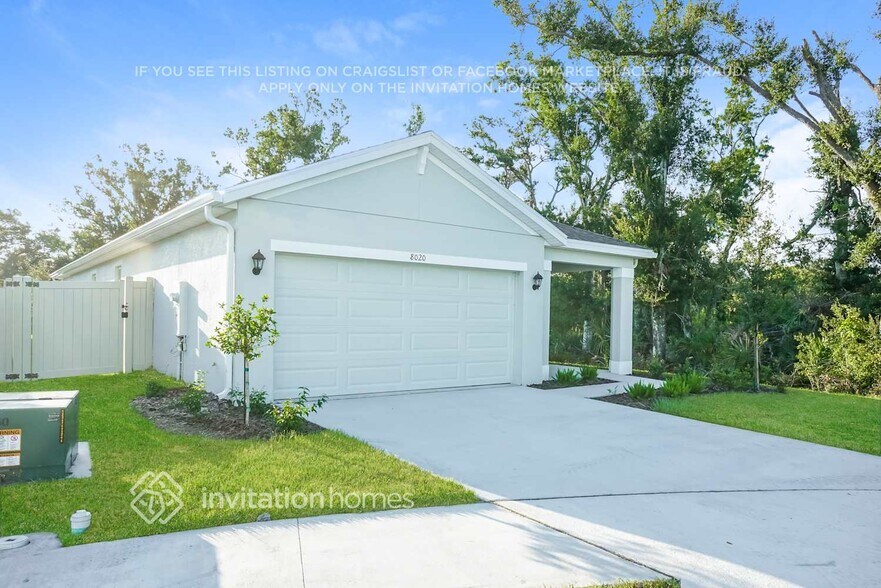 Building Photo - 8020 Majestic Palms Ct