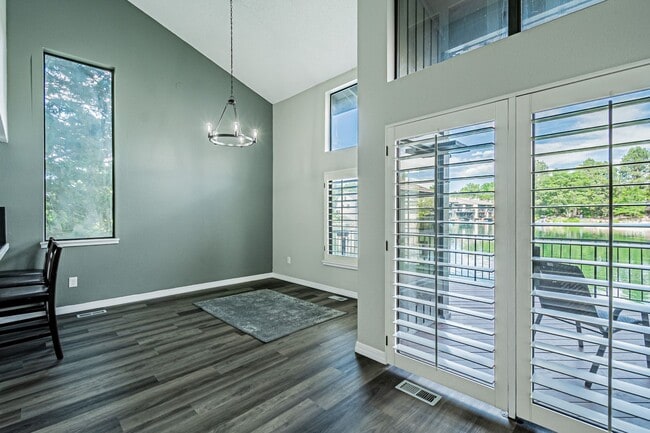 Building Photo - 9866 E Maplewood Cir