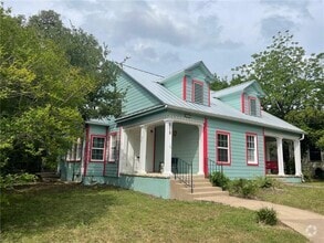 Building Photo - 818 Harris Ave