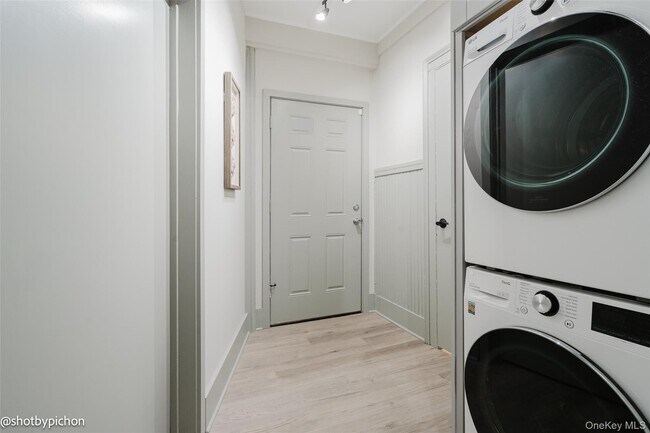 Building Photo - 4 Raymond Ave