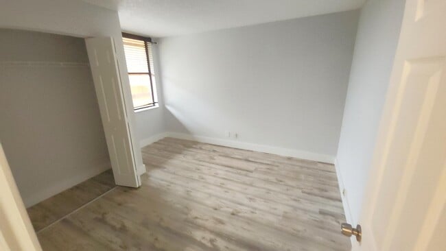 Building Photo - 450 Egret Cir