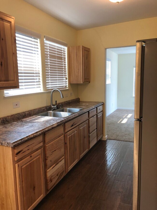 Building Photo - Charming 1 Bedroom Home With Yard