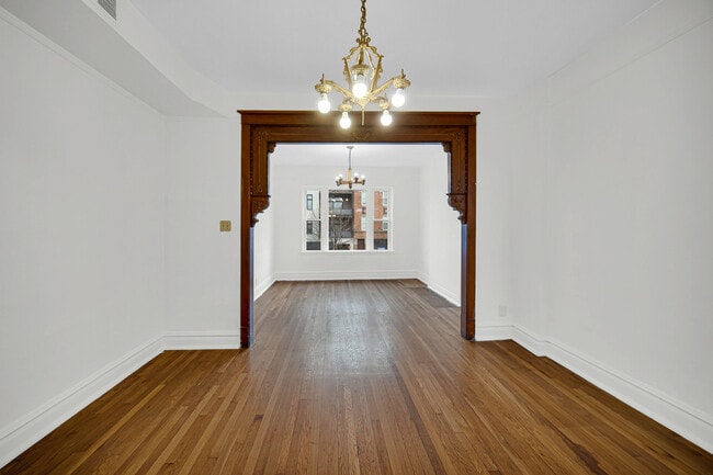 Building Photo - 1002 N Western Ave