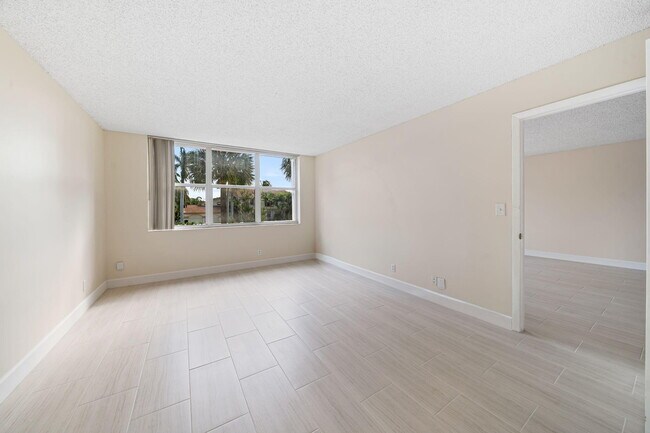 Building Photo - 920 Dogwood Dr