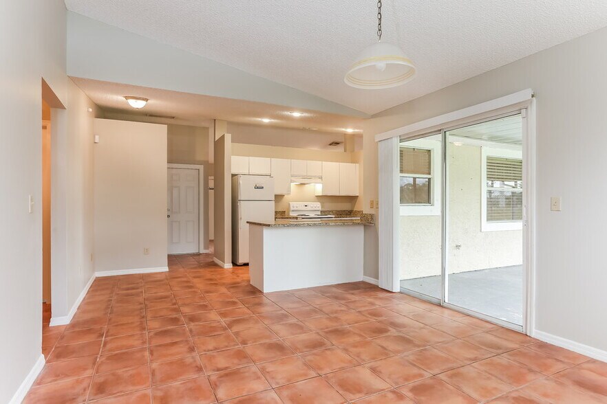 Building Photo - 2214 SW Jay Ave