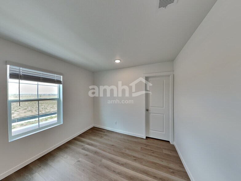 Building Photo - 310 N Addison Way